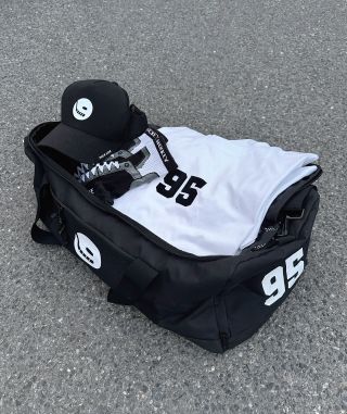 NOVÁ sportovní, cestovní taška v hokejovém stylu i s vlastním číslem! 🏒🔢 👉🏻 Ať už cestuješ na venkovní zápasy nebo jen...