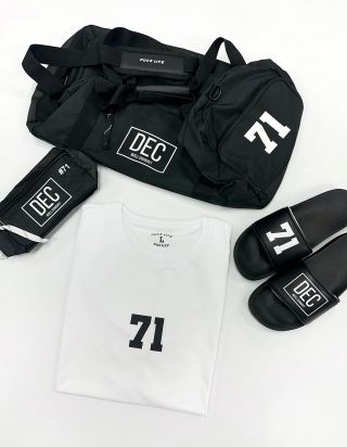 🏒 Týmová výbava pro @dec_inzell_eishockey 🔥🇩🇪 Všechno sladěné od tašek až po pantofle 👌🏼 👉🏻 Vyladíme i tvůj tým - s logem,...