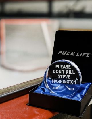 Custom skleněné puky najdeš na e-shopu 👌🏼🕸️🕷️ 👉🏻 Uprav si vlastní text nebo nám napiš pro objednávky s týmovým logem 🏒🔥...