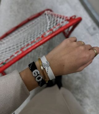 🎁 Krásný personalizovaný dárek pro každého! 🏒🎄 Náramky z hokejové tkaničky s vlastním číslem 🔢 NOVĚ i tyto kamínková...